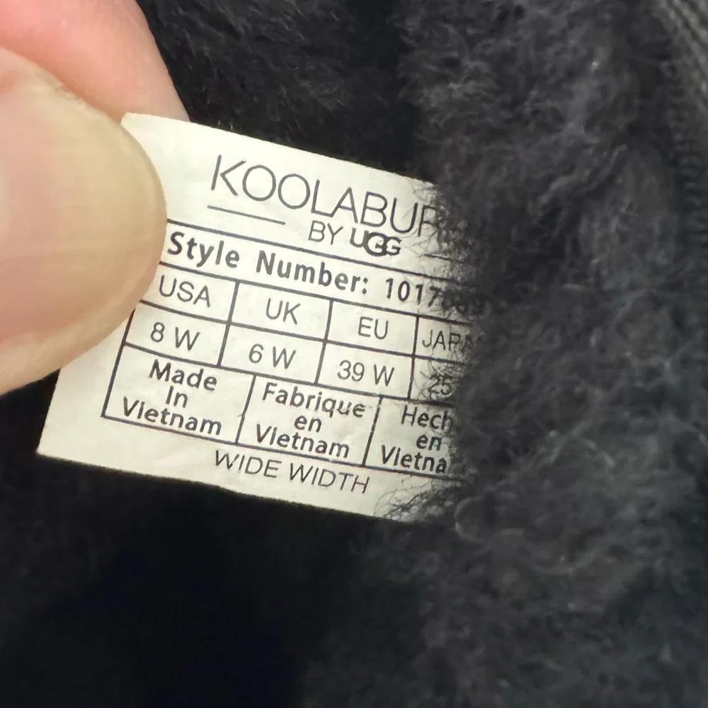 Koolaburra by UGG black suede boot sz 8